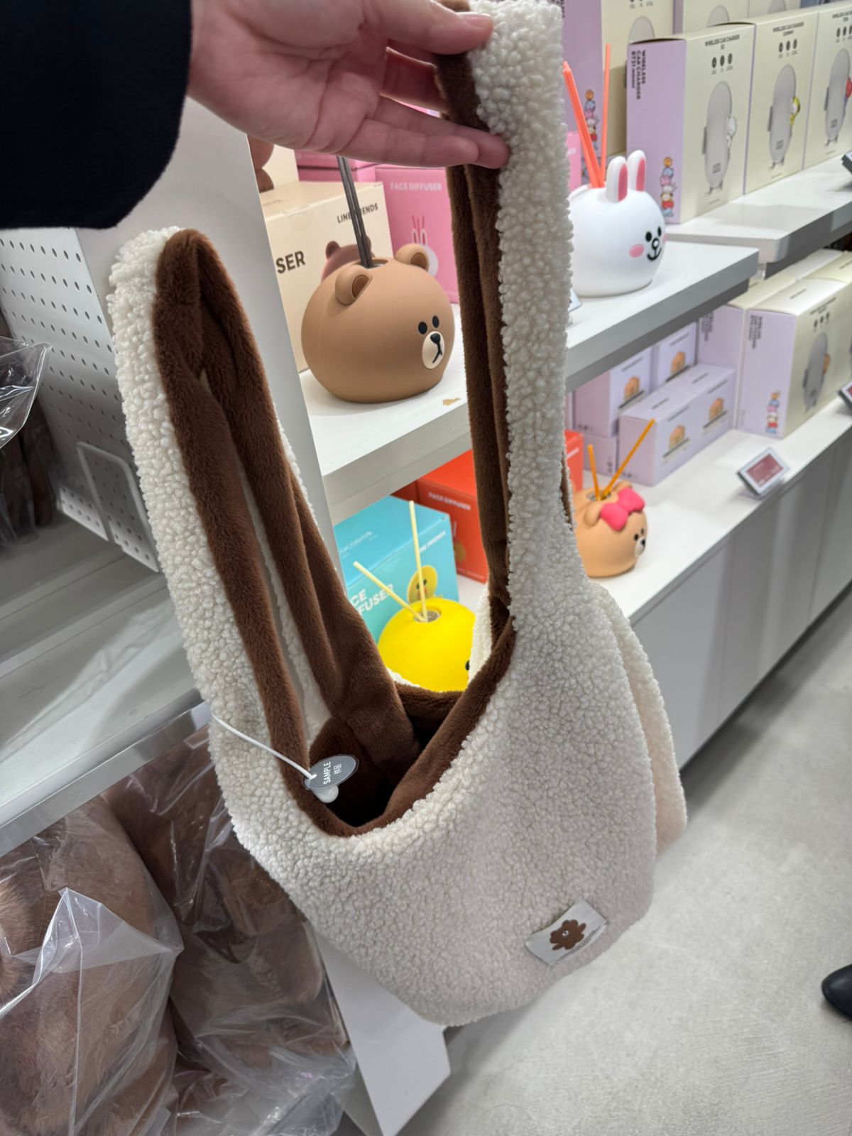 [LINE FRIENDS] REVERSIBLE HOBO BAG - BROWN